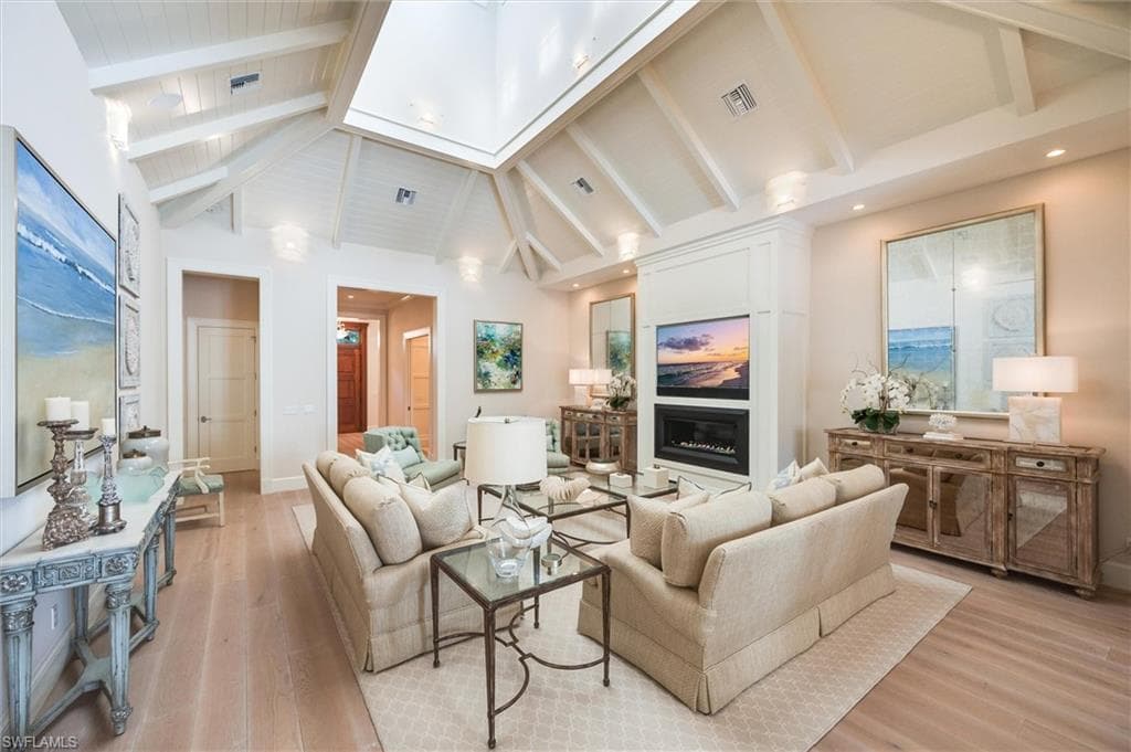 2250 Crayton Rd, Naples, FL 34103-7