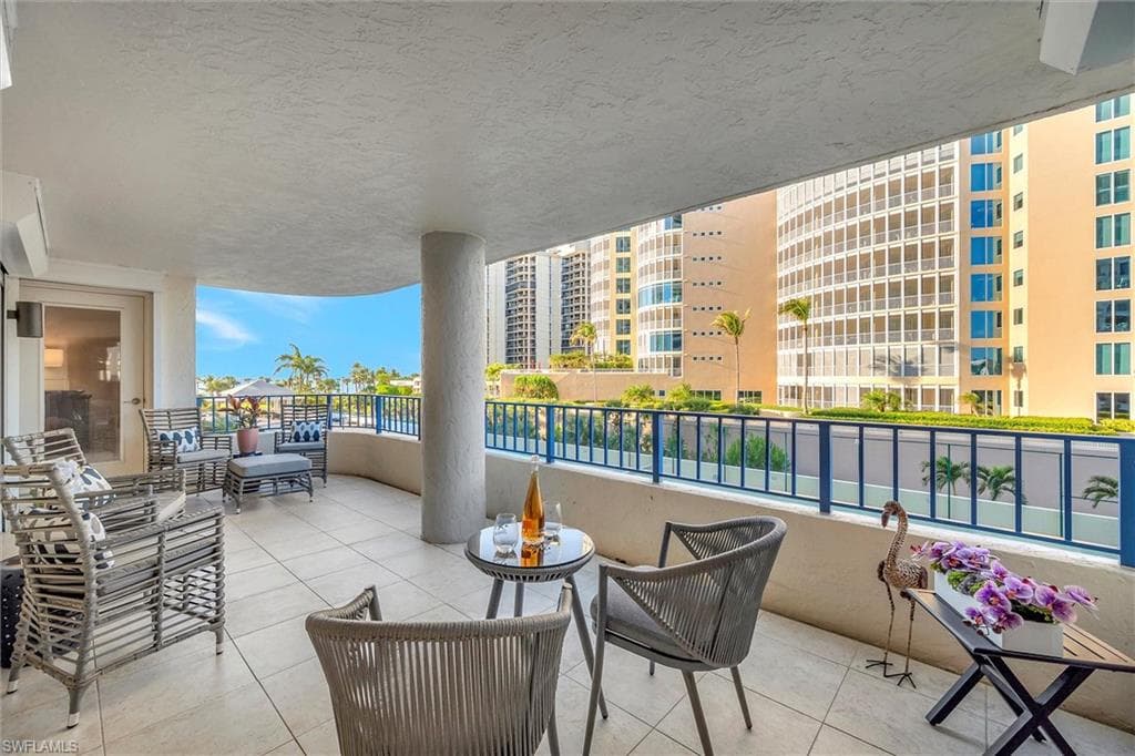 4451 Gulf Shore Blvd N 406, Naples, FL 34103-12