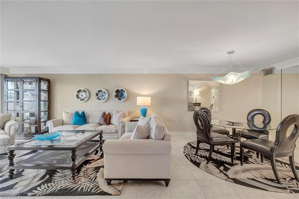 4451 Gulf Shore Blvd N 406, Naples, FL 34103-17