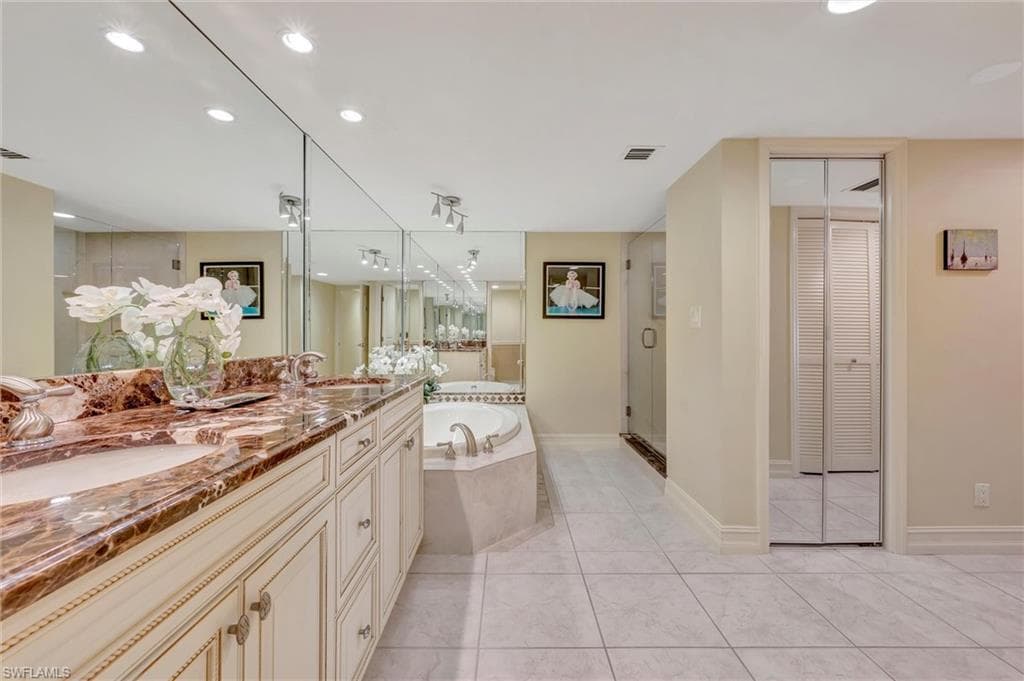 4451 Gulf Shore Blvd N 406, Naples, FL 34103-29