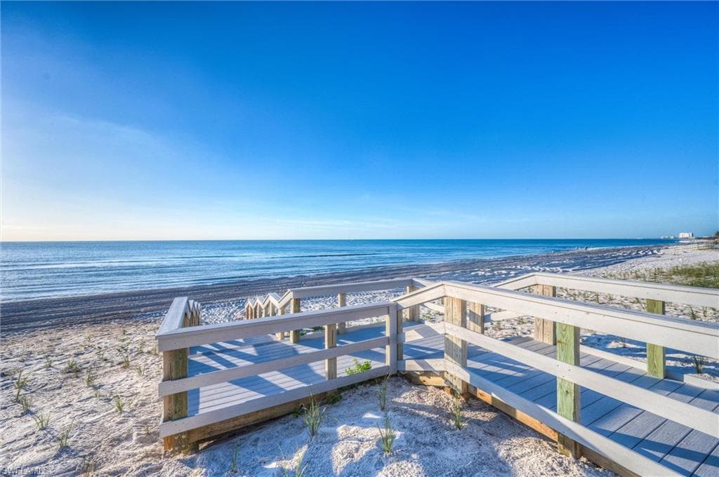 4451 Gulf Shore Blvd N 406, Naples, FL 34103-45