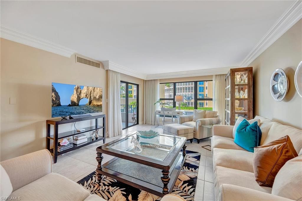 4451 Gulf Shore Blvd N 406, Naples, FL 34103-8