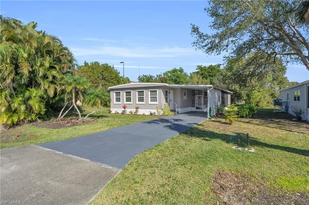 851 Manatee Rd, Naples, FL 34114-3