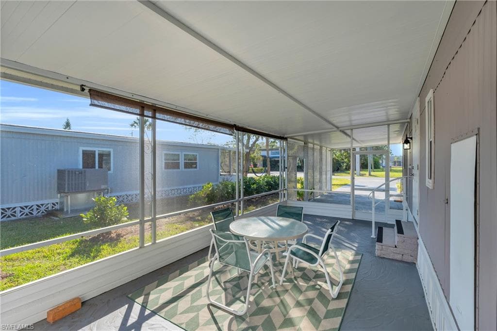 851 Manatee Rd, Naples, FL 34114-4