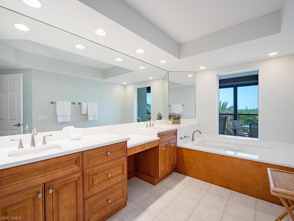 7425 Pelican Bay Blvd 301, Naples, FL 34108-11