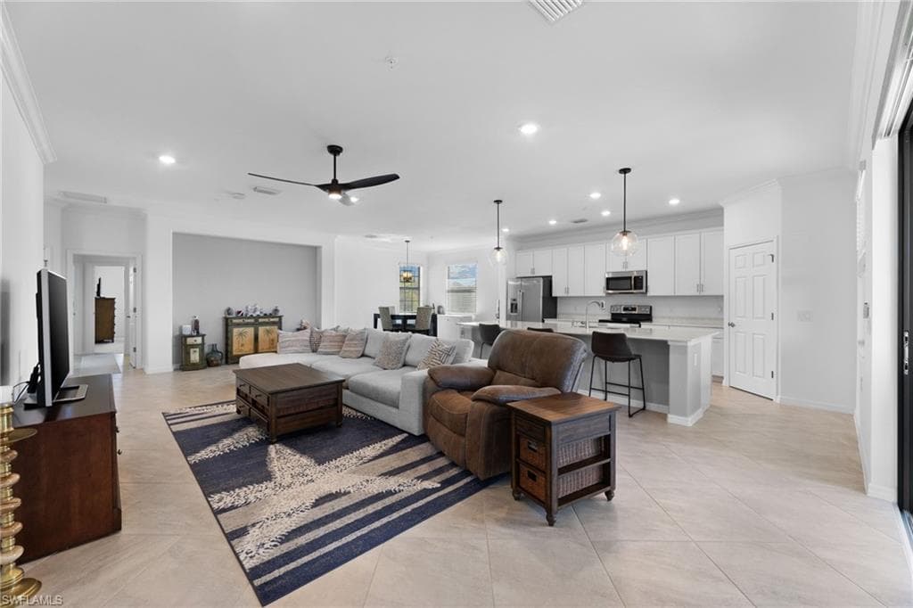 2375 Montserrat Ln 201, Naples, FL 34120-15