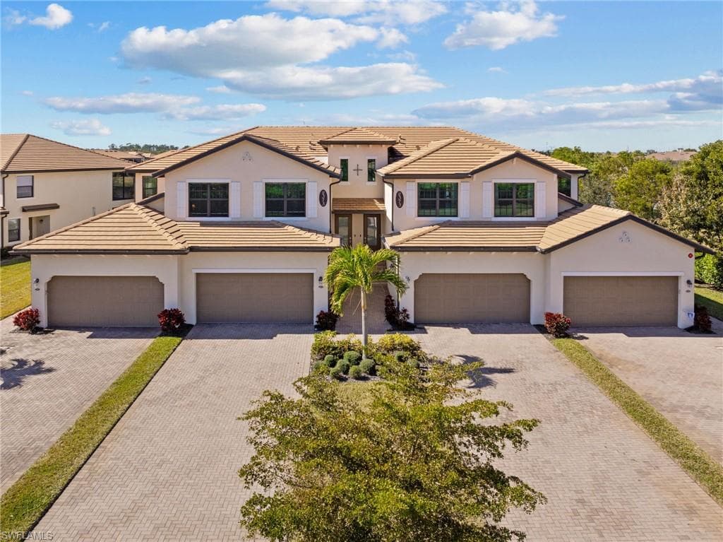 2375 Montserrat Ln 201, Naples, FL 34120-28
