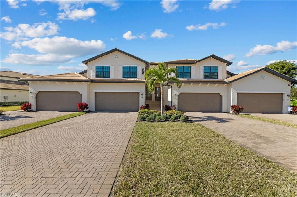 2375 Montserrat Ln 201, Naples, FL 34120-29