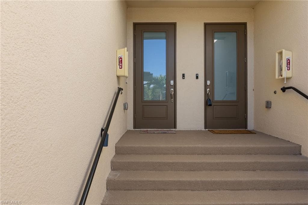 2375 Montserrat Ln 201, Naples, FL 34120-31