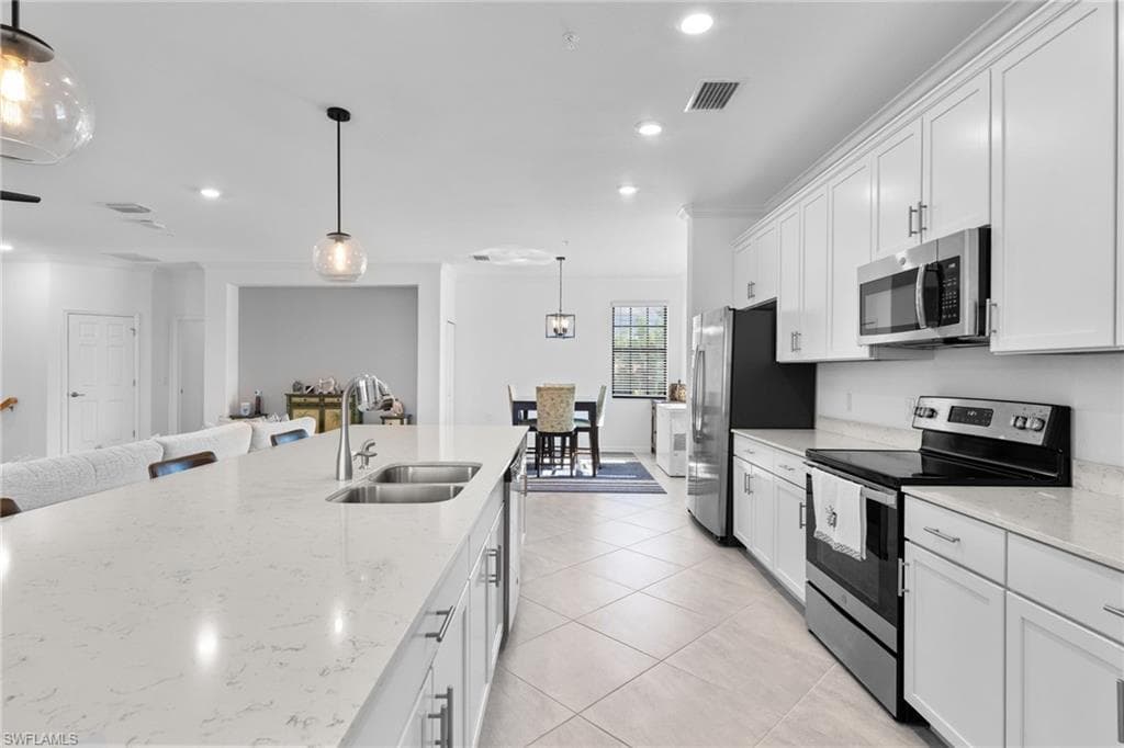 2375 Montserrat Ln 201, Naples, FL 34120-3