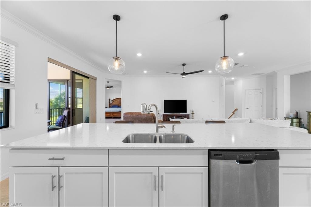 2375 Montserrat Ln 201, Naples, FL 34120-4