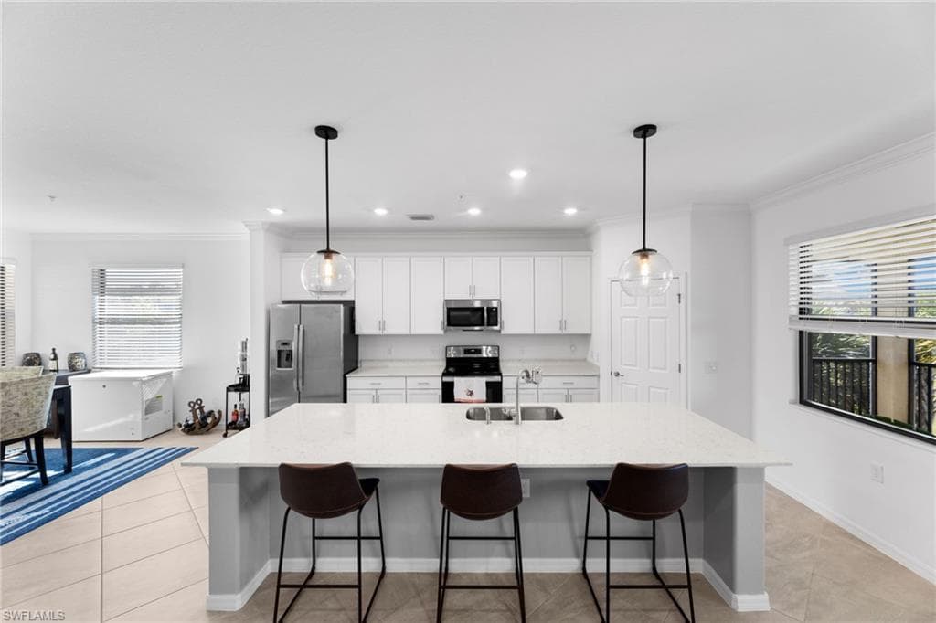 2375 Montserrat Ln 201, Naples, FL 34120-6