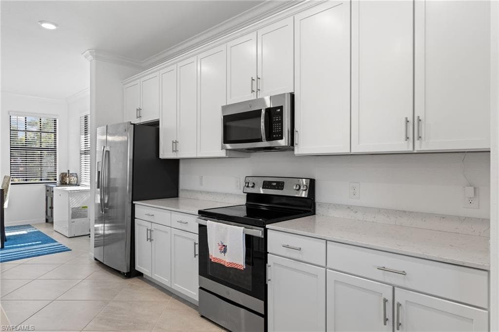 2375 Montserrat Ln 201, Naples, FL 34120-7