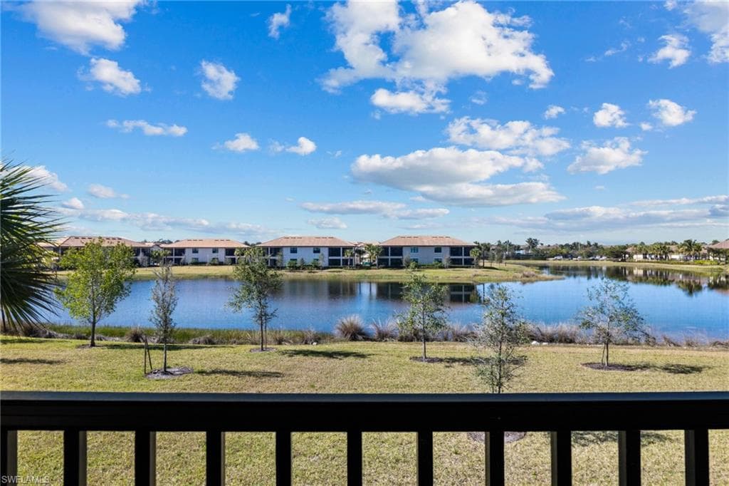 2375 Montserrat Ln 201, Naples, FL 34120-8