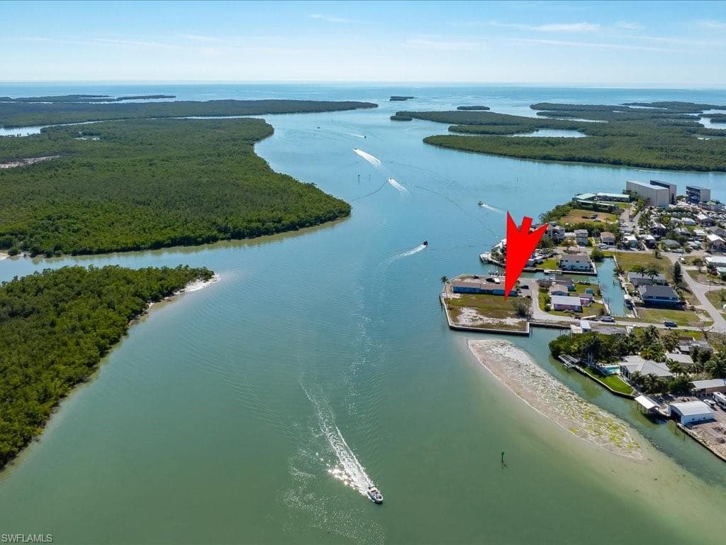 108 East Ct, Goodland, FL 34140-11