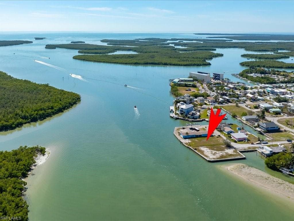 108 East Ct, Goodland, FL 34140-13