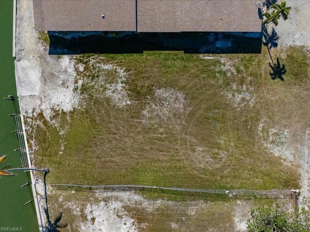 108 East Ct, Goodland, FL 34140-14