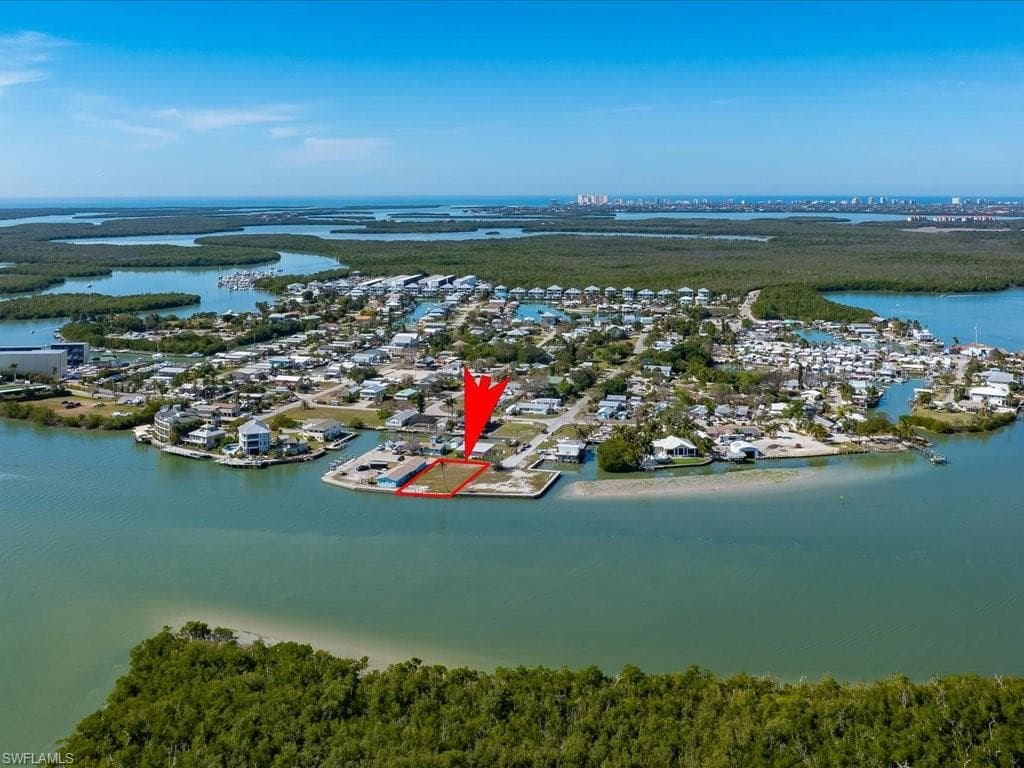 108 East Ct, Goodland, FL 34140-16