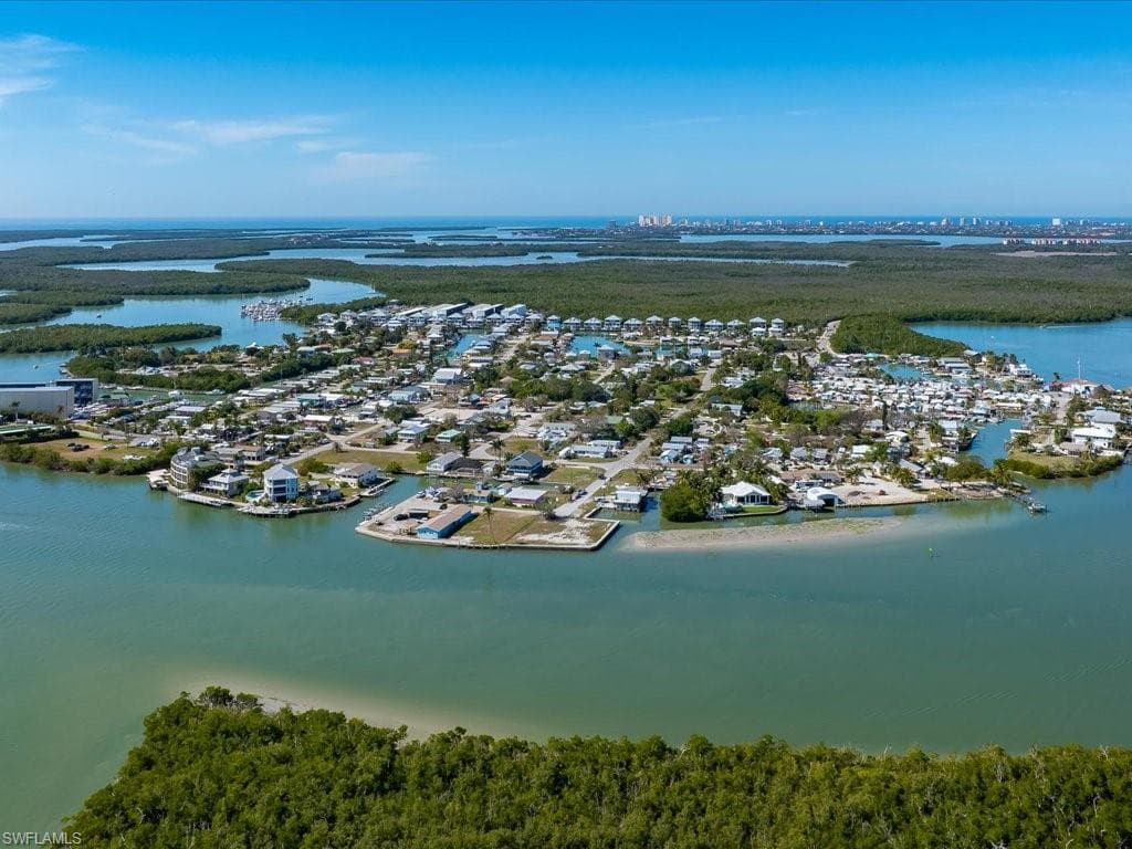 108 East Ct, Goodland, FL 34140-17