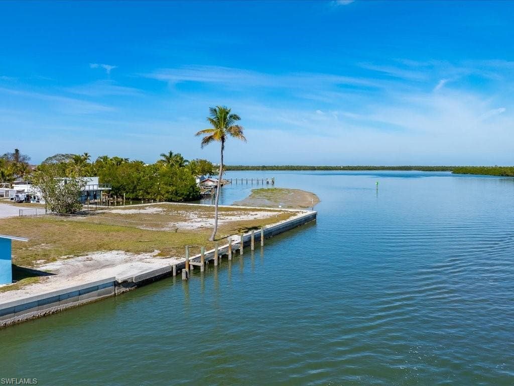 108 East Ct, Goodland, FL 34140-3