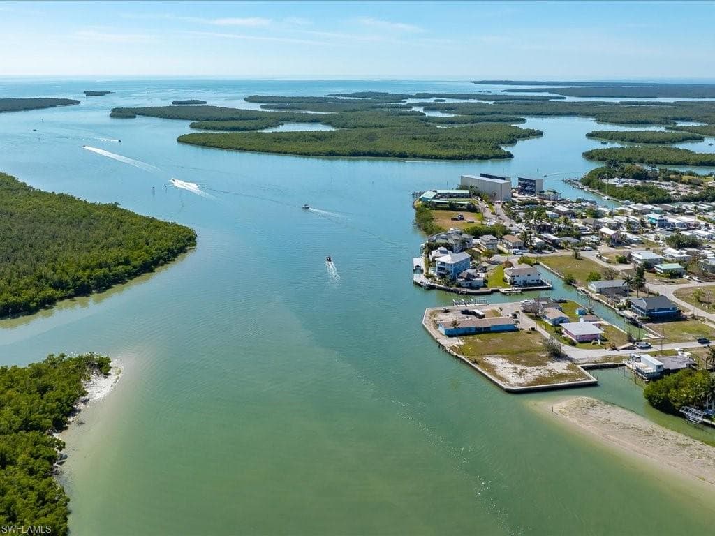 108 East Ct, Goodland, FL 34140-4