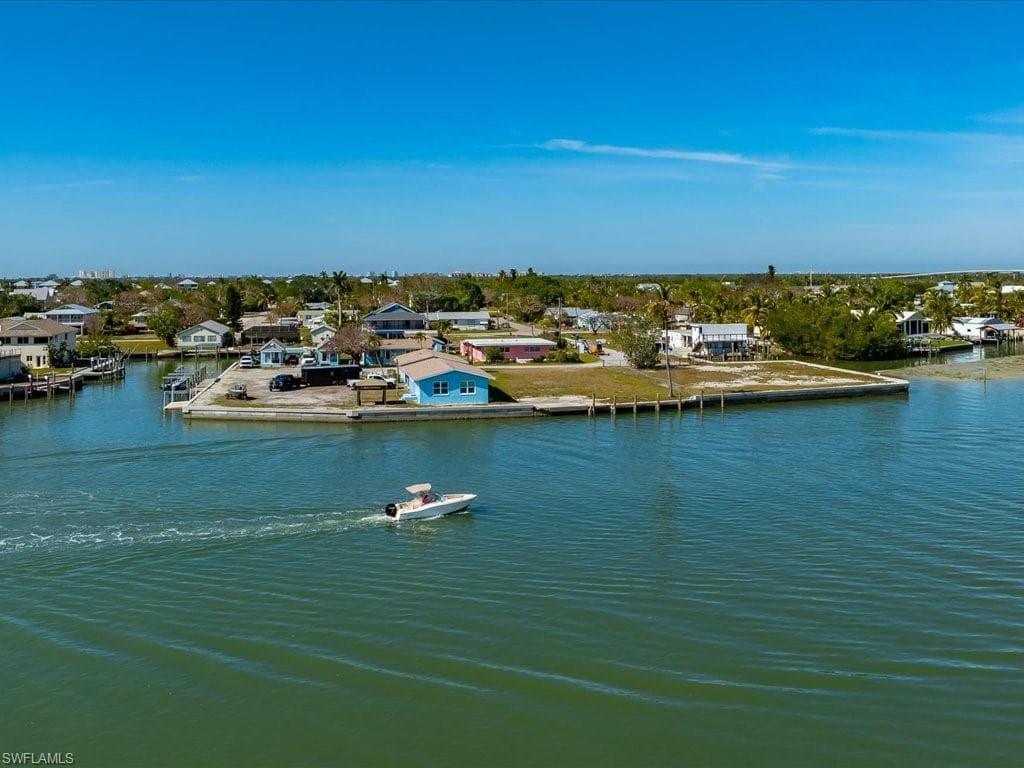 108 East Ct, Goodland, FL 34140-5