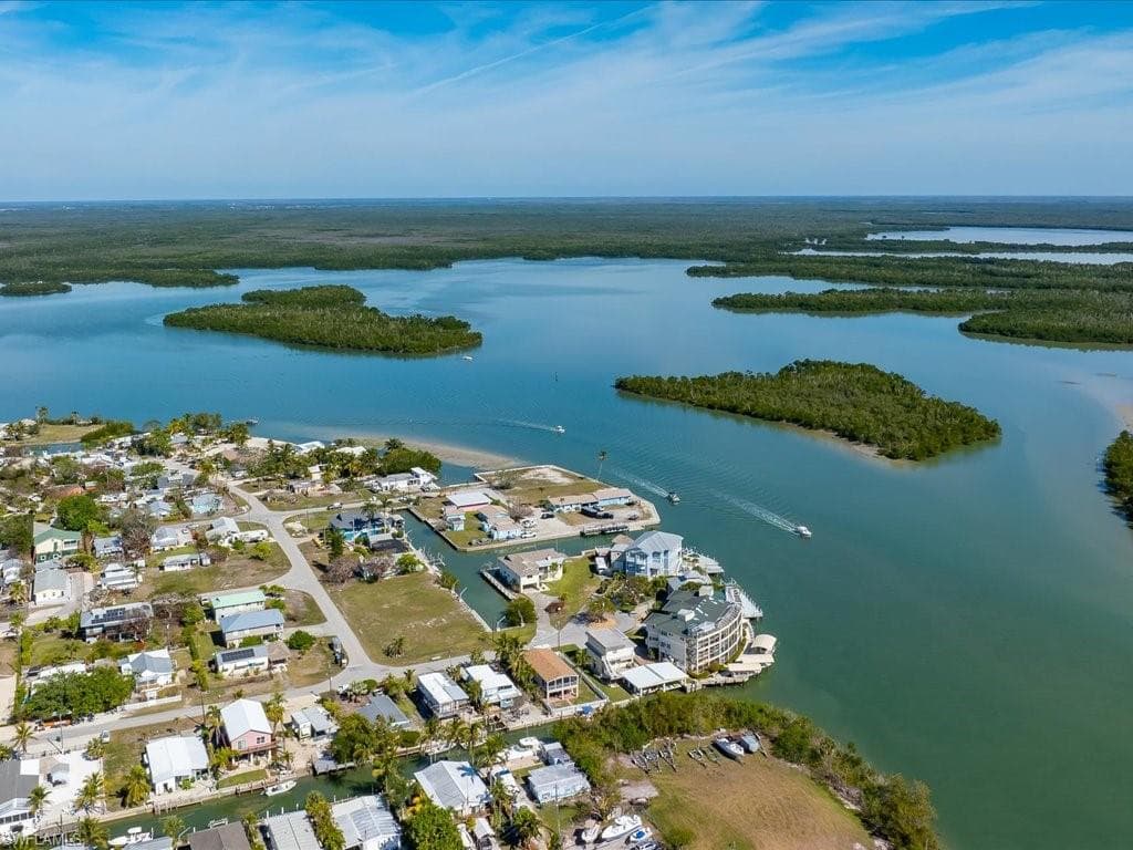 108 East Ct, Goodland, FL 34140-6