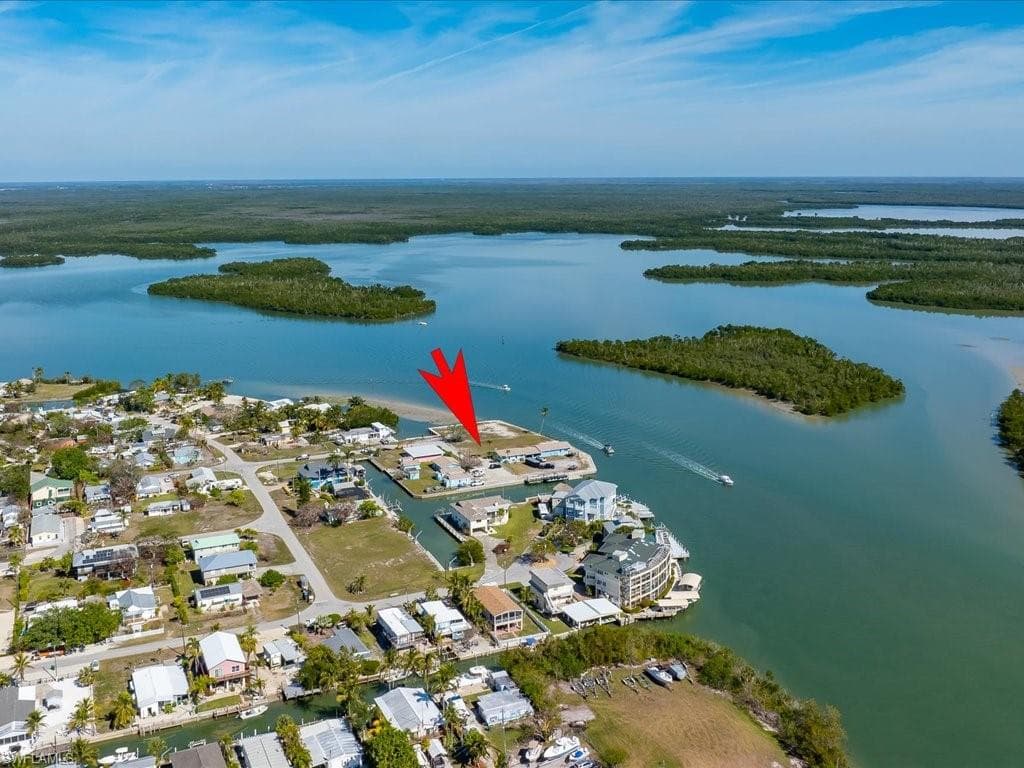 108 East Ct, Goodland, FL 34140-7