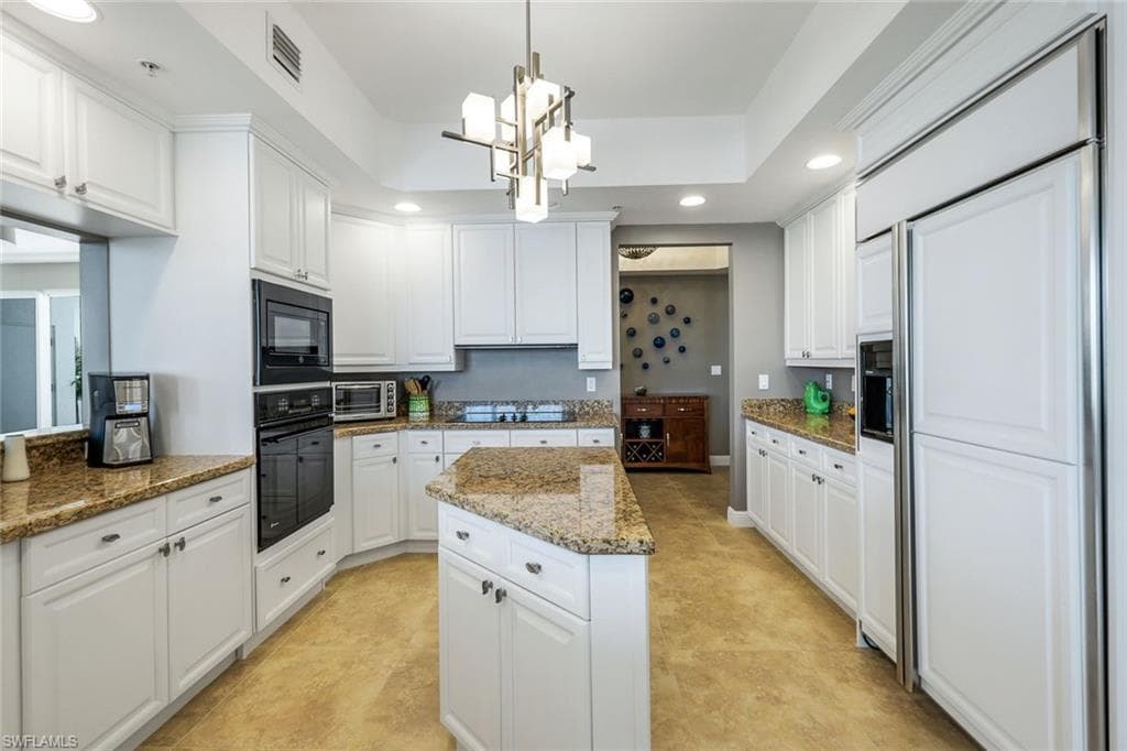 700 La Peninsula Blvd 206, Naples, FL 34113-9