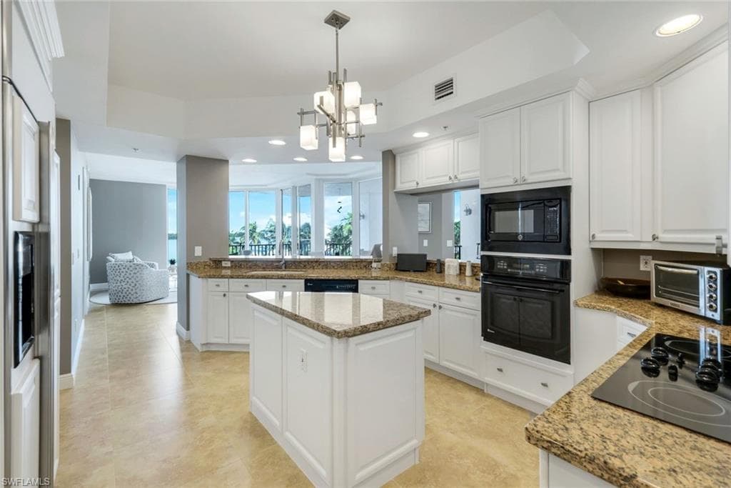 700 La Peninsula Blvd 206, Naples, FL 34113-10