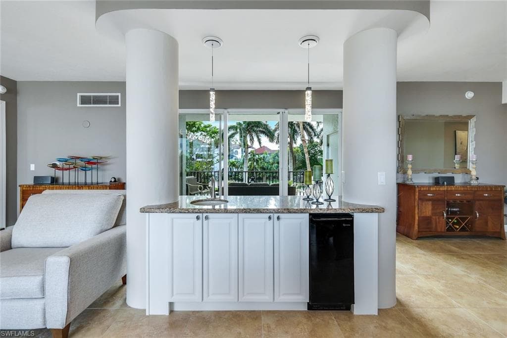 700 La Peninsula Blvd 206, Naples, FL 34113-12