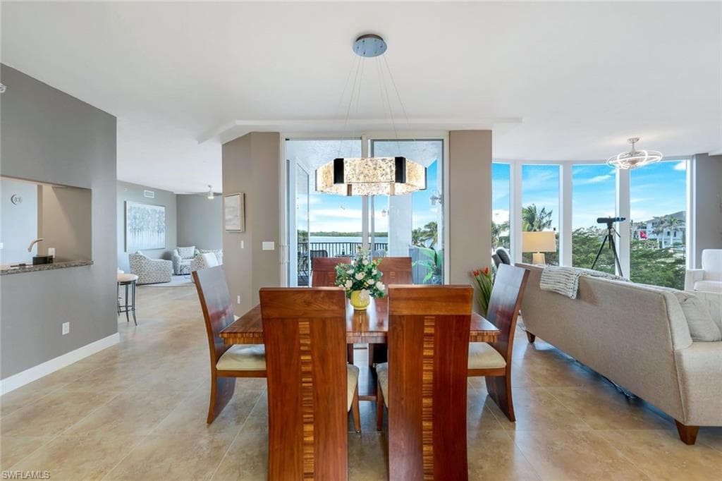 700 La Peninsula Blvd 206, Naples, FL 34113-16