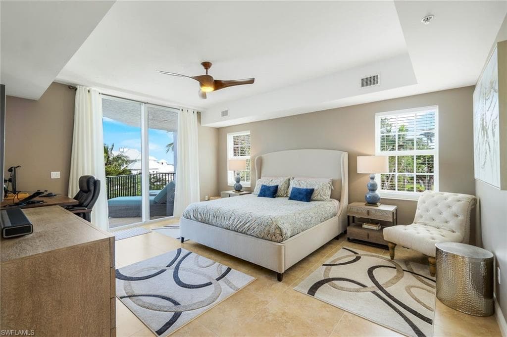 700 La Peninsula Blvd 206, Naples, FL 34113-18
