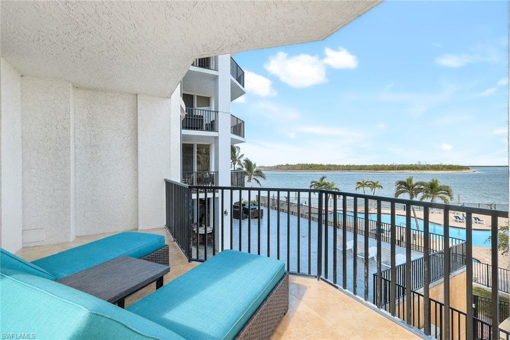 700 La Peninsula Blvd 206, Naples, FL 34113-20