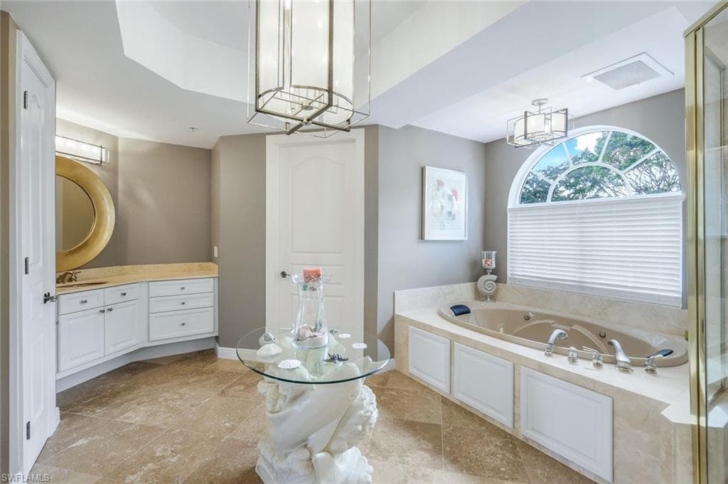 700 La Peninsula Blvd 206, Naples, FL 34113-23