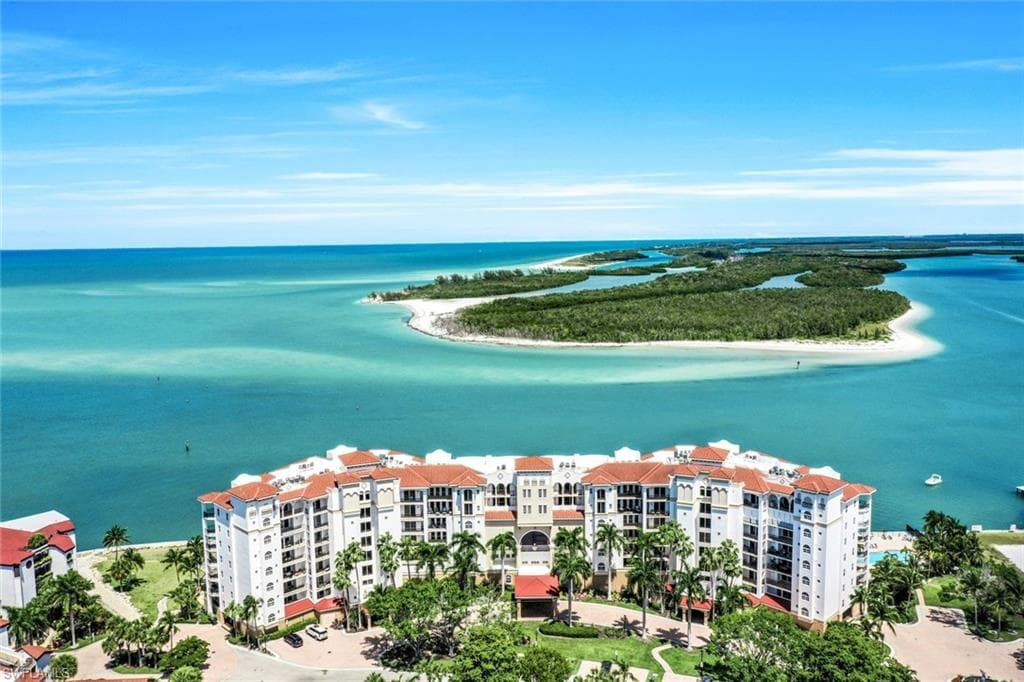 700 La Peninsula Blvd 206, Naples, FL 34113-2