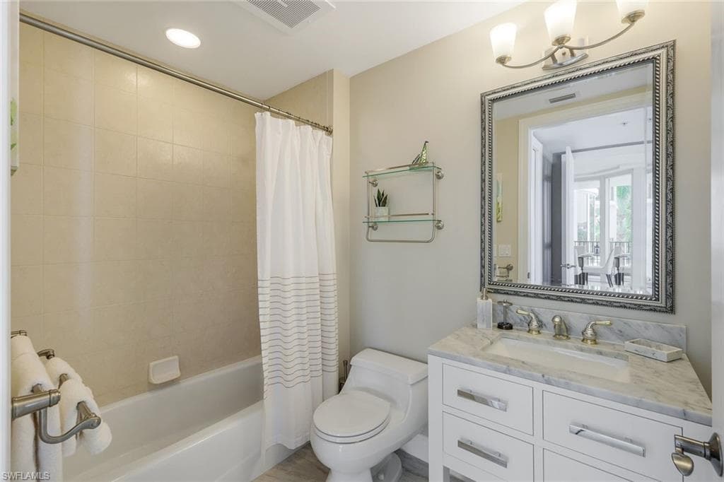 700 La Peninsula Blvd 206, Naples, FL 34113-30