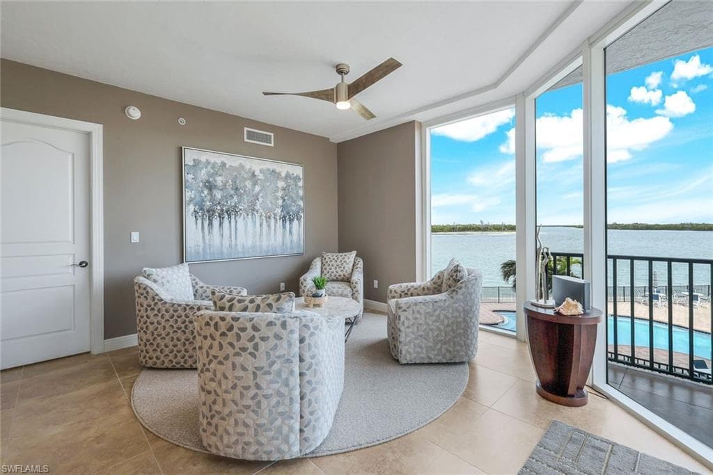 700 La Peninsula Blvd 206, Naples, FL 34113-33