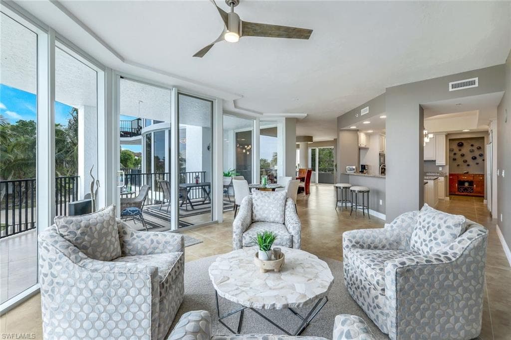 700 La Peninsula Blvd 206, Naples, FL 34113-34
