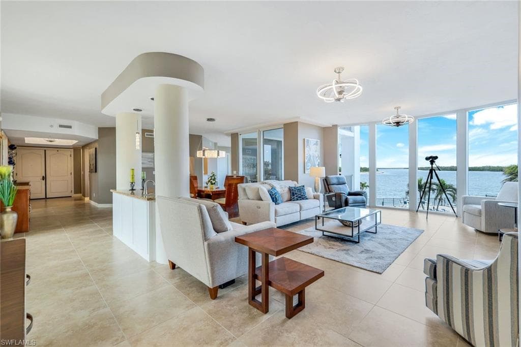 700 La Peninsula Blvd 206, Naples, FL 34113-3
