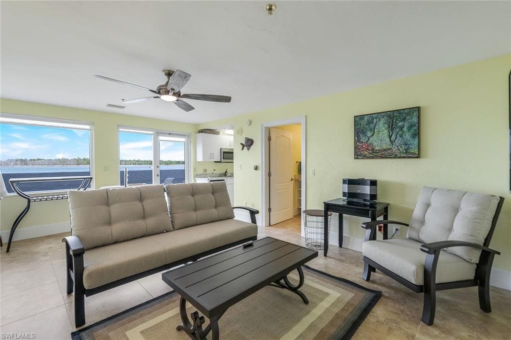 700 La Peninsula Blvd 206, Naples, FL 34113-42