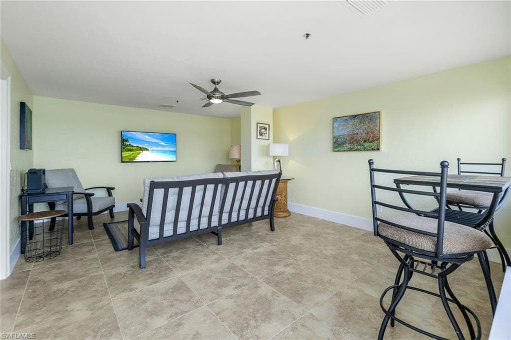 700 La Peninsula Blvd 206, Naples, FL 34113-43