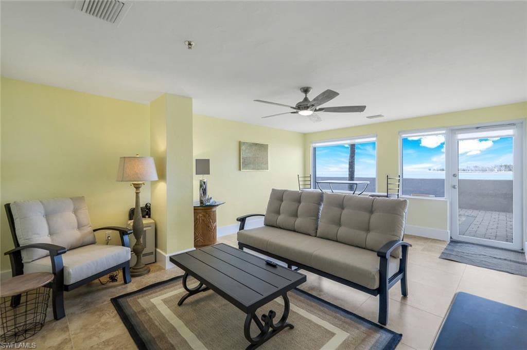 700 La Peninsula Blvd 206, Naples, FL 34113-44