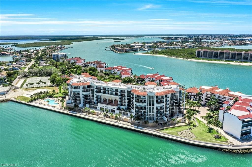 700 La Peninsula Blvd 206, Naples, FL 34113-46