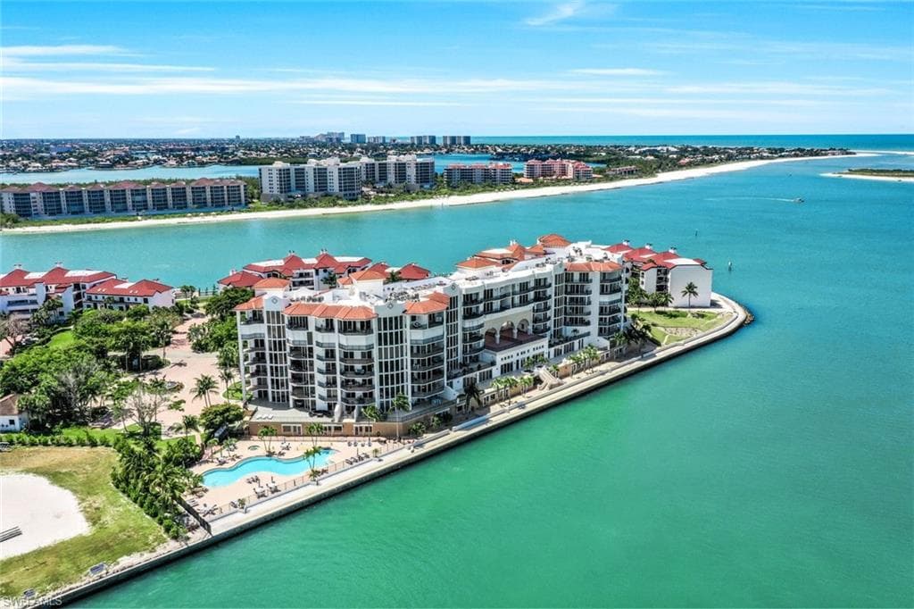 700 La Peninsula Blvd 206, Naples, FL 34113-48
