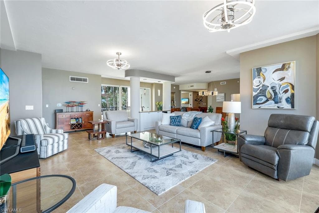 700 La Peninsula Blvd 206, Naples, FL 34113-6