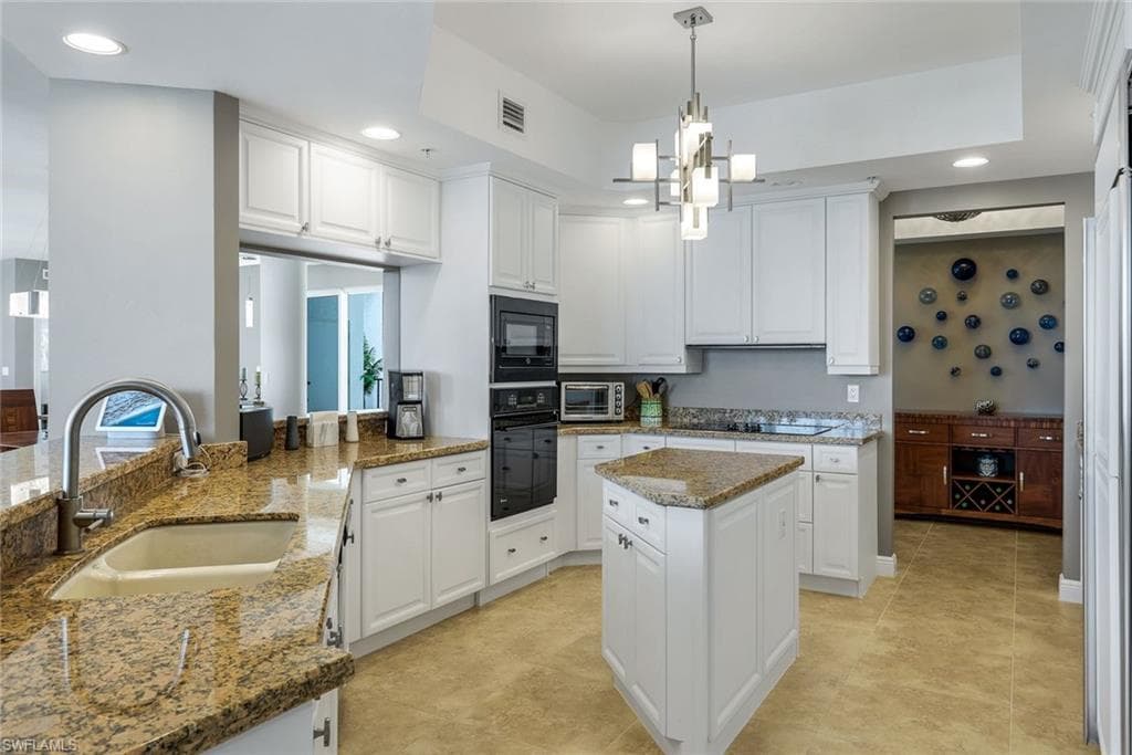 700 La Peninsula Blvd 206, Naples, FL 34113-8