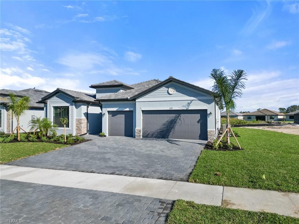 1779 Hagen Ct, Naples, FL 34120-3