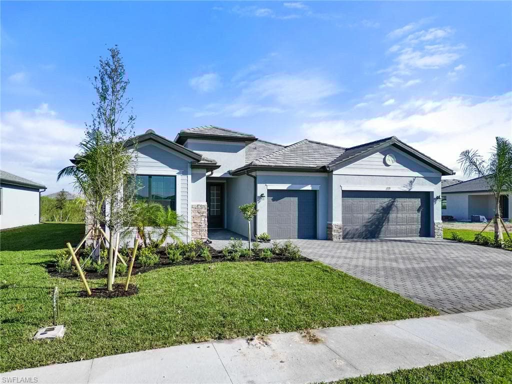 1779 Hagen Ct, Naples, FL 34120-4