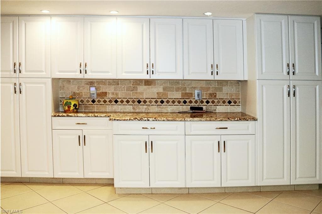 232 Cypress Way W, Naples, FL 34110-10